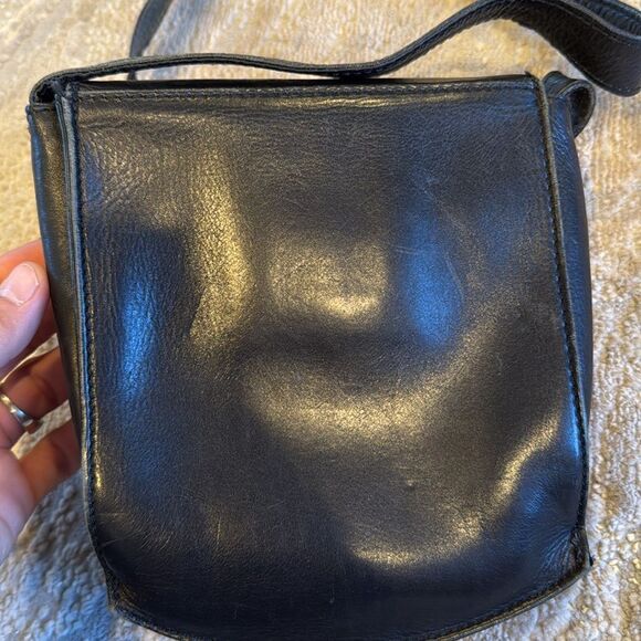 Vintage Black full grain leather frye small crossbody bag with adjustable strap - Picture 4 of 11